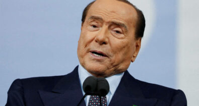 Morre ex-premiê italiano Silvio Berlusconi aos 86 anos