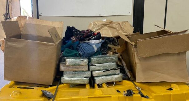 Receita apreende pacote dos Correios com R$ 800 mil em cocaína