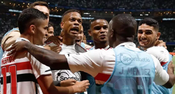 São Paulo derrota o Palmeiras de novo e se assegura na fase semifinal