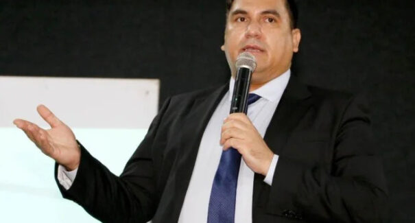 Diretor do MEC é exonerado após ser alvo da Polícia Federal