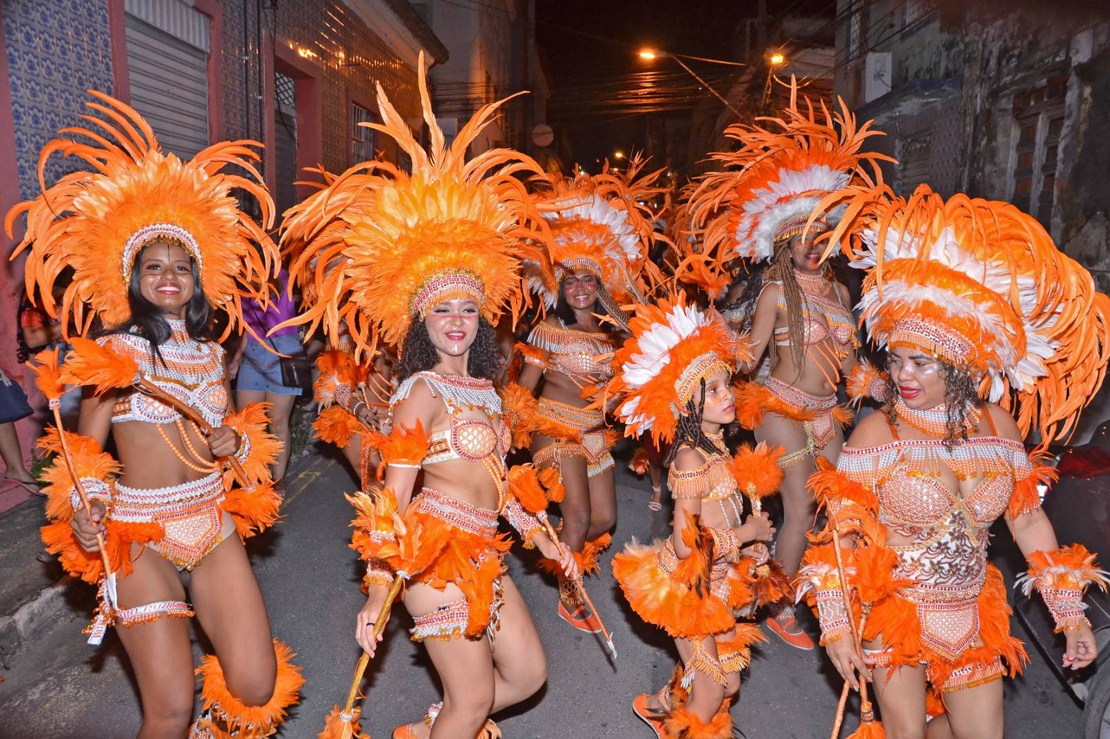 Arraial Da Cidade Recebe Grupos Folclóricos Após Cortejo Xii Clarins Da Ilha O Imparcial