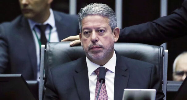 Arthur Lira poupa Lula e critica Flávio Dino por investigações da PF