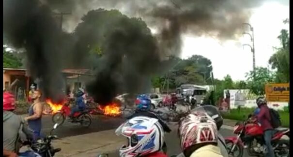 Moradores interditam trecho da Estrada de Ribamar em protesto
