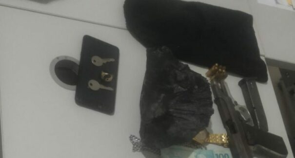 Homem é preso e adolescente apreendido por tráfico de drogas e posse irregular de arma de fogo