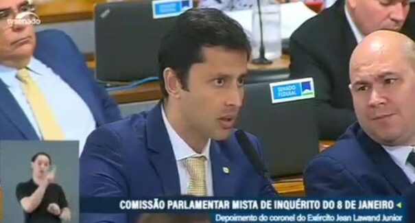 Deputado bolsonarista interrompe Duarte Jr. durante CPMI do 8/1