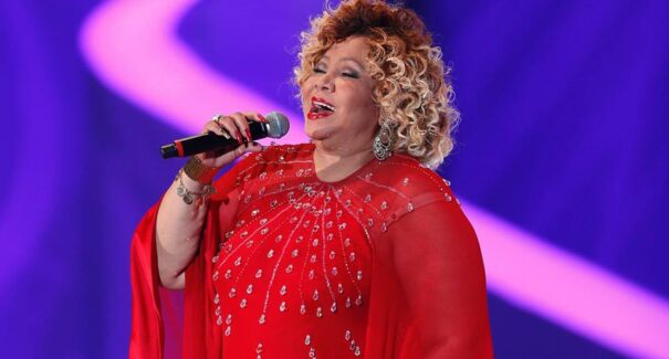 TV Brasil exibe especial inédito dos 50 anos de carreira de Alcione