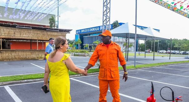 Iracema Vale confere detalhes da estrutura do “Arraial da Assembleia”