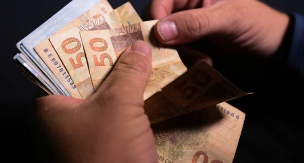 Bancos alertam para golpes no Programa Desenrola Brasil