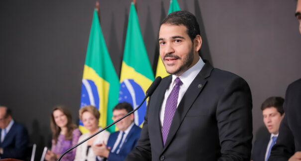 Governo avalia indicar mulher para chefia da AGU em caso de saída de Jorge Messias para o STF