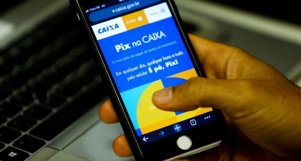 Caixa suspende cobrança de Pix para pessoa jurídica