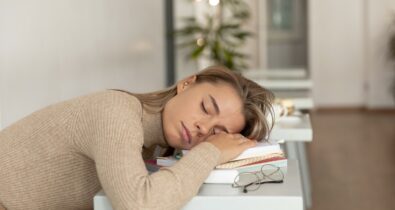 Estudo mostra que soneca durante o dia preserva o cérebro e previne doenças