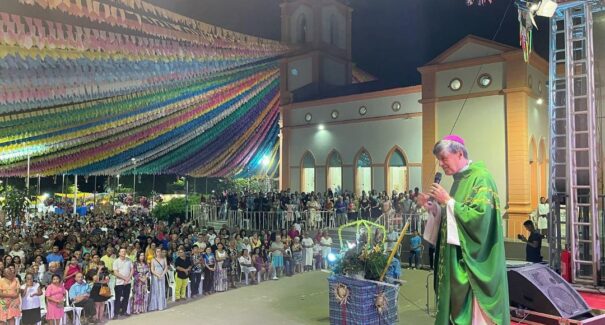 Hoje é dia de festejar Santo Antônio