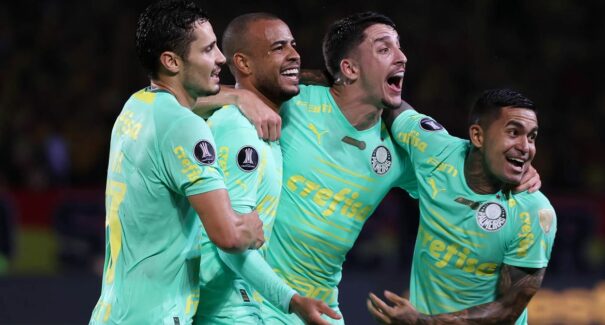 Palmeiras goleia fora de casa e fica perto da semi da Libertadores