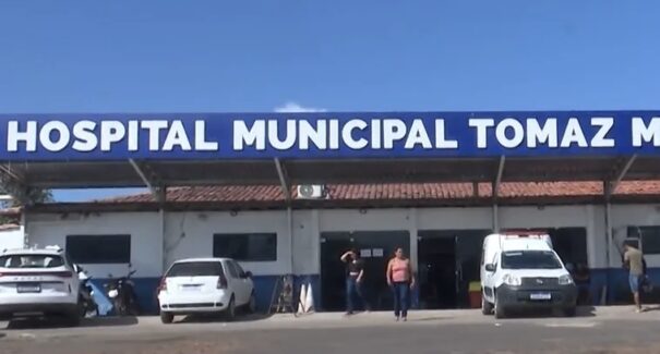 Dois homens em uma moto atingem menina de 10 anos com arma de fogo