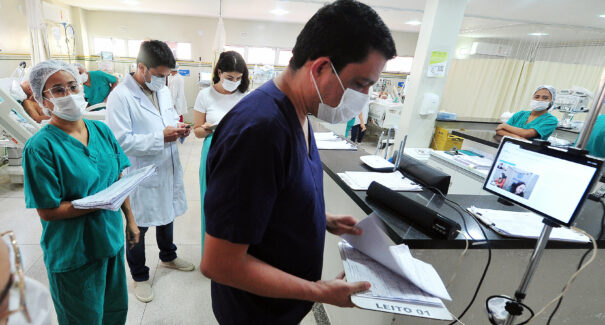 Serviço de Tele-UTI amplia assistência multiprofissional na rede estadual