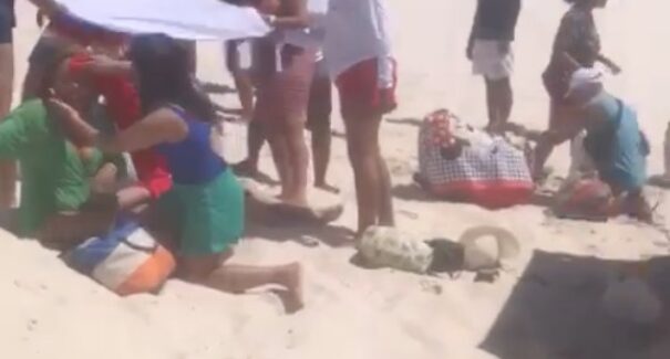 Caminhonete com grupo de turistas capota nas dunas de Santo Amaro