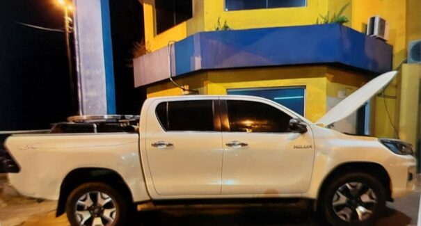 Caminhonete Hilux é apreendida na BR-135 com adulteração em elementos de identificação
