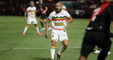 Sampaio sofre gol no fim e deixa escapar vitória em Goiás