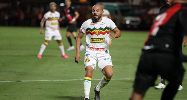 Sampaio sofre gol no fim e deixa escapar vitória em Goiás