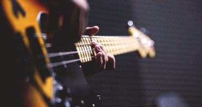 Conheça 7 bandas nacionais para celebrar o Dia do Rock