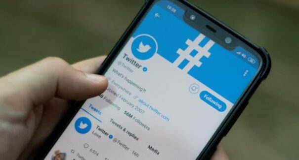 Usuários do Twitter passam a ter limite de leitura diário