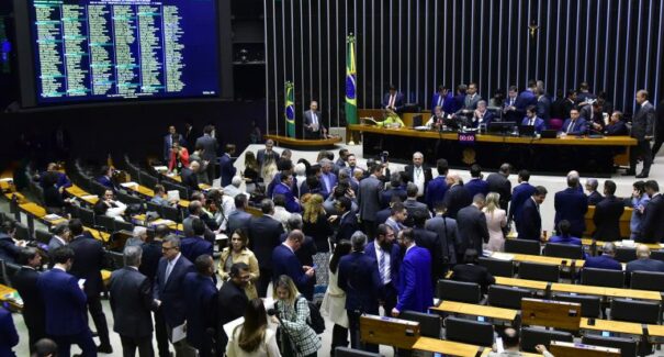 Saiba como cada deputado maranhense votou na reforma tributária