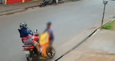 Motociclista derrapa em avenida e atinge vendedor de picolé os dois ficaram feridos