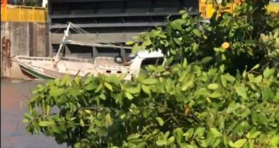 VÍDEO: Em São Luís, embarcação naufraga no Rio Bacanga após falha no motor