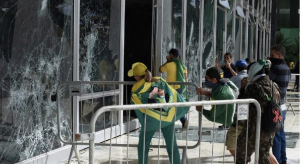 Ministro Alexandre de Moraes manda soltar mais 72 presos pelos atos golpistas de janeiro