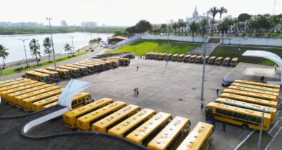 Prefeito Eduardo Braide entrega frota de ônibus escolares em São Luís