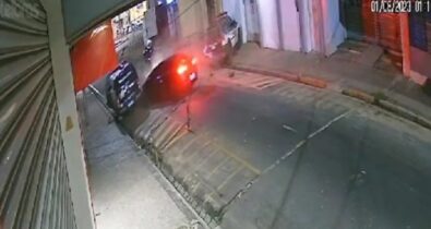 Motorista em alta velocidade bate e danifica viaturas da Polícia Civil no MA