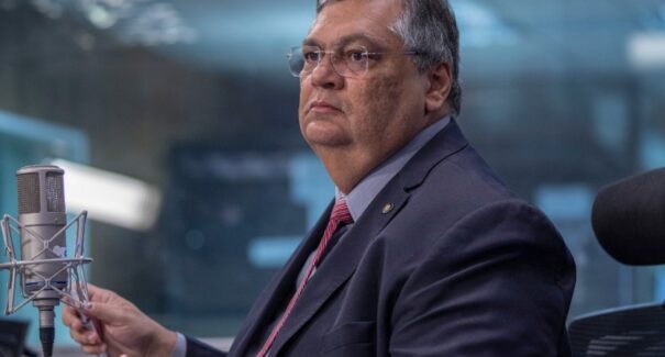 Dino rebate Israel: “nenhuma força estrangeira manda na PF”