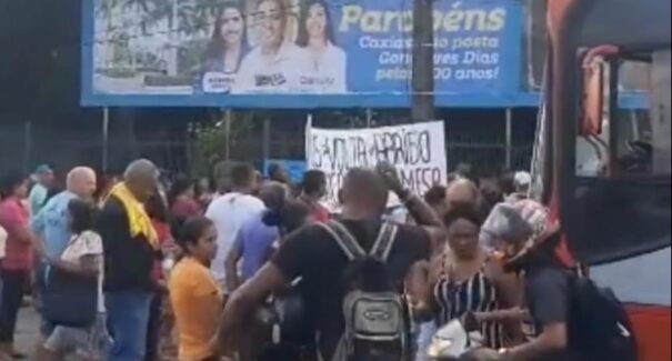 Trabalhadores informais realizam manifestação na Praça Deodoro