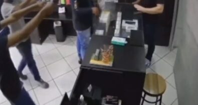 Bandidos fazem assalto em loja de celular na Cohab e disparam tiros durante a fuga