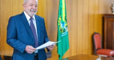 Lula sanciona reajuste do salário mínimo e correção do Imposto de Renda