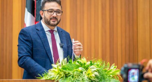 Deputado Yglésio Moysés denuncia influencer por jogos eletrônicos
