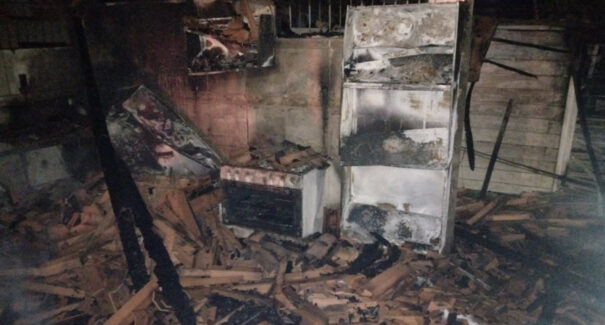 Residência no bairro do Araçagy pega fogo e fica destruída