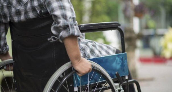 Projeto de Lei obriga SUS a fornecer cadeira de rodas às pessoas com deficiência em até 90 dias