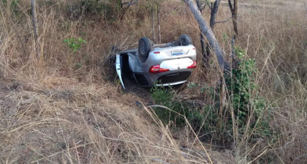 Colisão entre caminhão e carro deixa feridos na BR-316