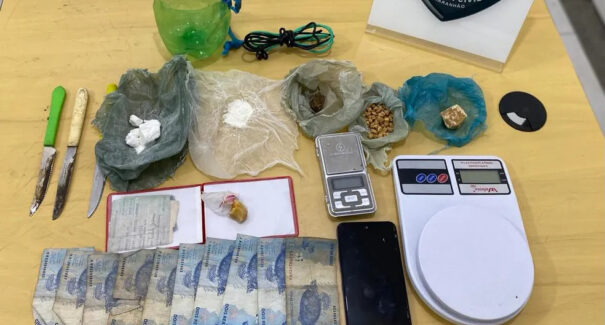 Suspeito é preso vendendo drogas com garrafa amarrada a fio
