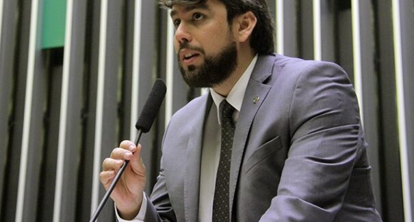 Pedro Lucas Fernandes esclarece erro de votação