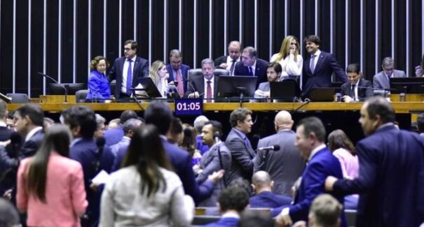 Câmara dos Deputados começa a votar pacote que flexibiliza legislação eleitoral