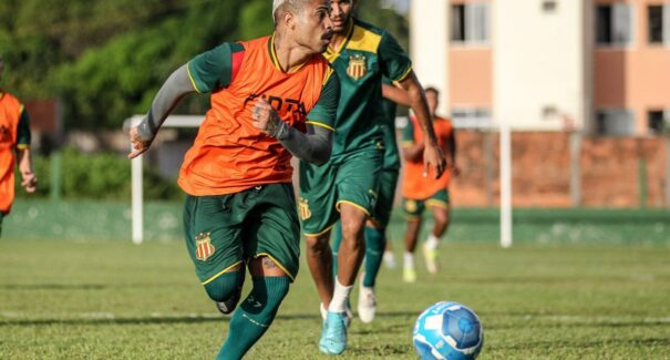 Sampaio dispensa Marcinho, Matheus Martins e Gabriel Furtado