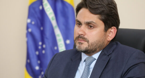 Ministro Juscelino Filho tem bens bloqueados pelo Supremo