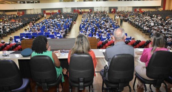 Proerd forma mais de 800 alunos em solenidade em São Luís