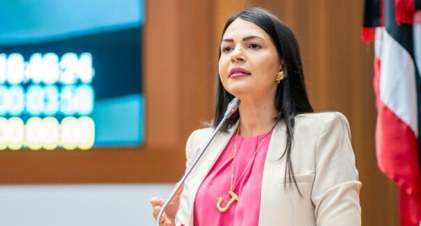 Aprovado PL que obriga divulgação de canais de atendimento do “Disque 100” em aulas virtuais da rede pública