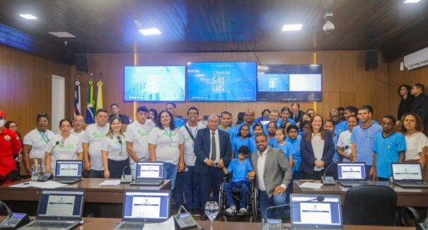 Presidente da Câmara recebe alunos da Apae em sessão da inclusão dos PCDs