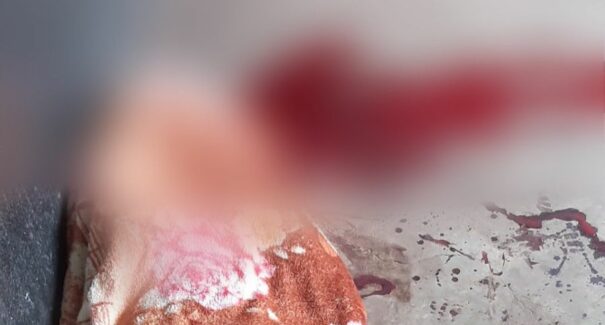 Idoso mata homem a facadas por derramar sumo de caju na sua roupa
