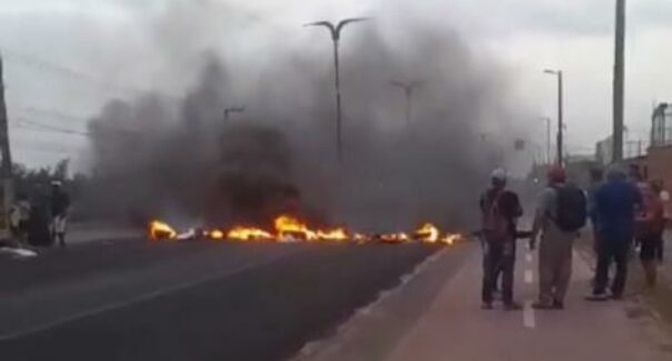 Moradores realizam protesto na MA-203 reivindicando asfalto