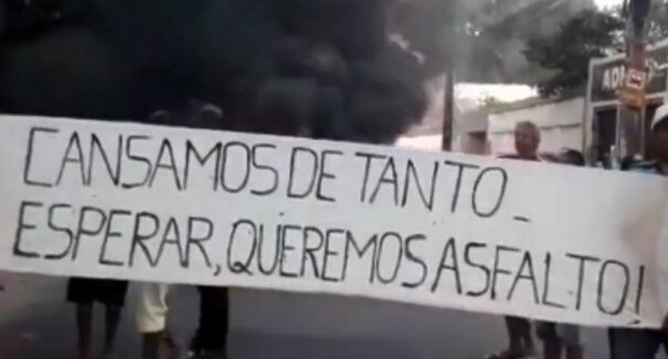 Moradores bloqueiam Avenida General Arthur Carvalho durante protesto